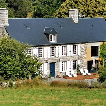 Luxury With A Jacuzzi - River View - La Vieille Dame Casa de Férias