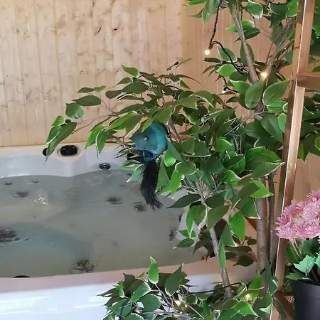 Luxury With A Jacuzzi - River View - La Vieille Dame Casa de Férias *