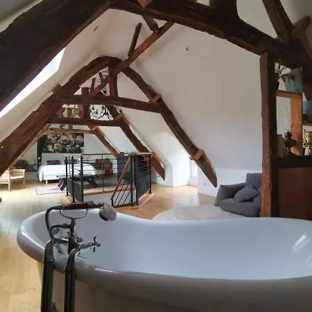 Casa de Férias Luxury With A Jacuzzi - River View - La Vieille Dame