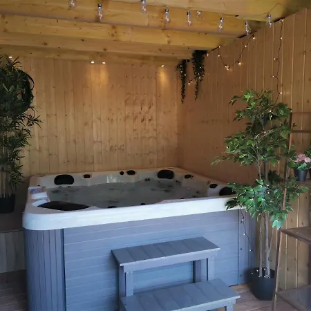 Luxury With A Jacuzzi - River View - La Vieille Dame Casa de Férias La Bloutiere
